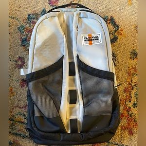 Dakine 23L backpack